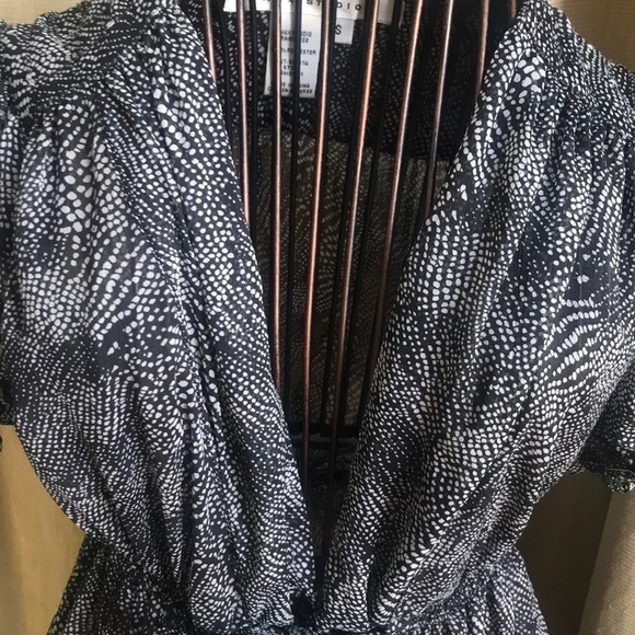 Max Studio black and white sheer tie front top - Picture 3 of 7